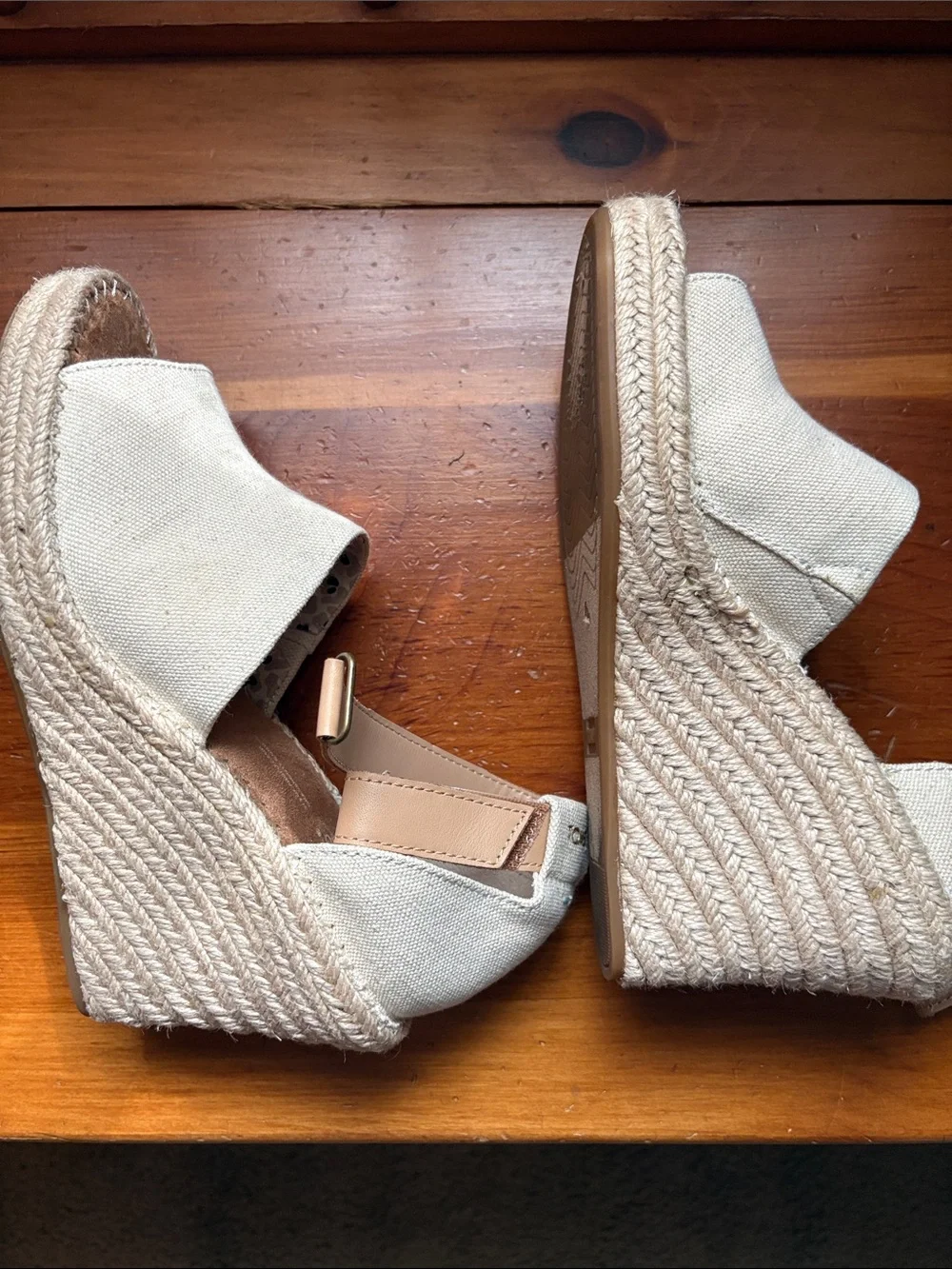 Toms beige canvas